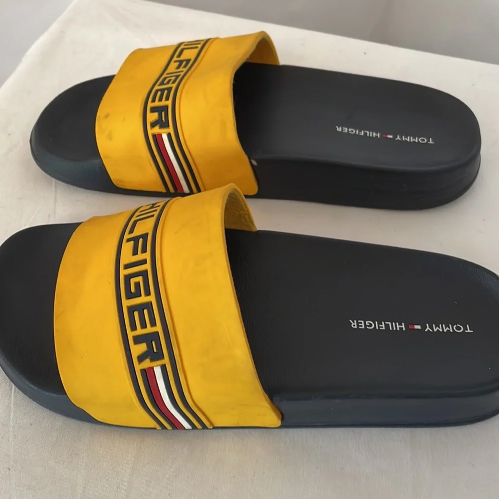 Tommy Hilfiger slides blue sole and yellow top size‎ 5